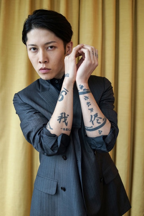 这麼帅的反派叫我怎麼恨?日本美型视觉系歌手雅-miyavi