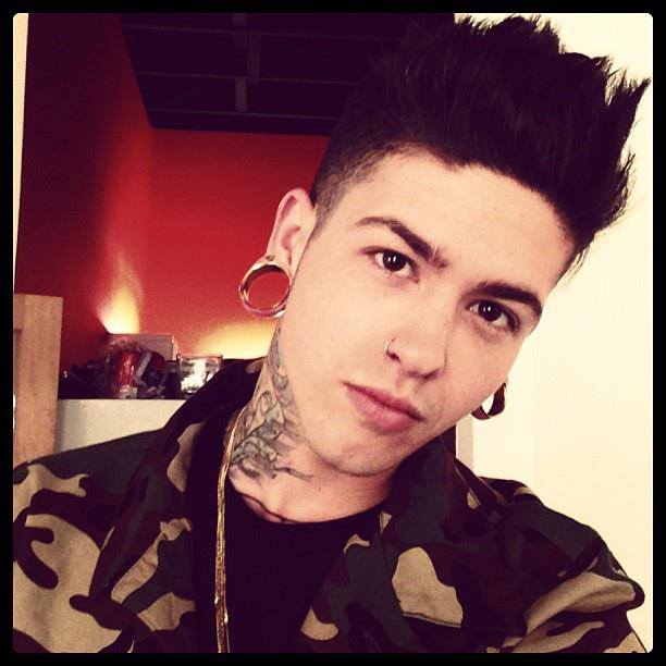 这帅哥竟是女儿身!泰国第一位女同志t歌手zee