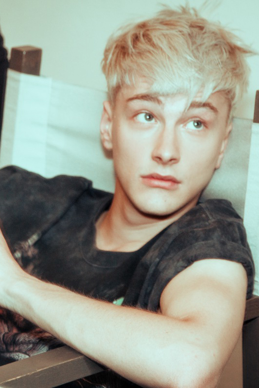 忧郁眼神好电人!发如雪英伦男模benjamin jarvis