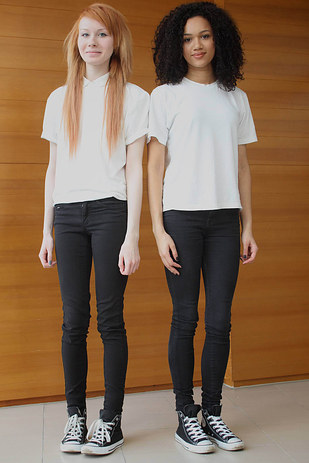 外型,性格不同依旧感情好!英国黑白正妹双胞胎姊妹花