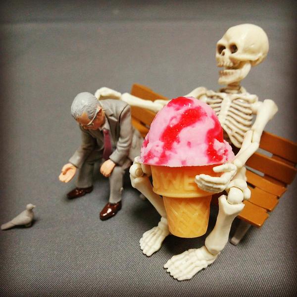 骷髅情人的亲热画面好露骨!骨头人的超有事鬼月生存提案